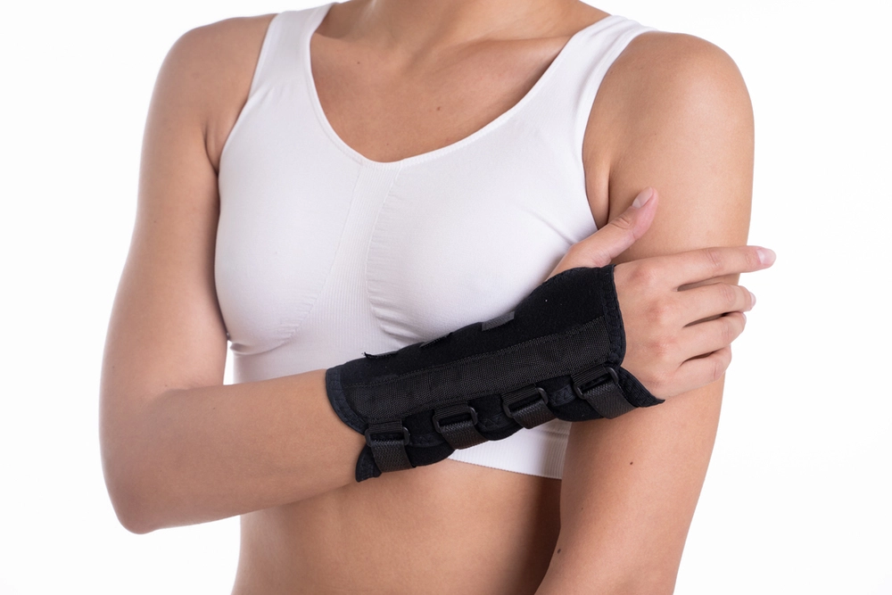 Комф-Орт Бандаж для лучезапястного сустава правый, р. M, бандаж лучезапястный, 1 шт, арт. К-906 фото